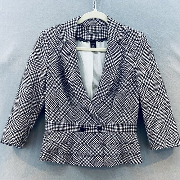 White House Black Market (WHBM) Jackets & Blazers - WHBM Black White Houndstooth Fitted Peplum Blazer SZ 6 Classic Feminine